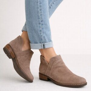 ✨Born Suede Ankle Boots Women’s 6.5 | Taupe Comfort Booties✨